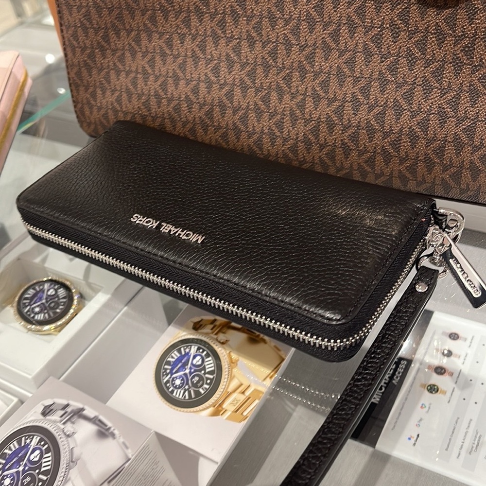 MICHAEL KORS LARGE TRAVEL CONTINENTAL WRISTLET WALLET PHONEHOLDER BLACK /Silver - Picture 13 of 16